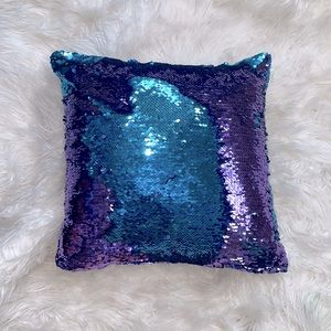 color changing decor pillow (blue & purple)